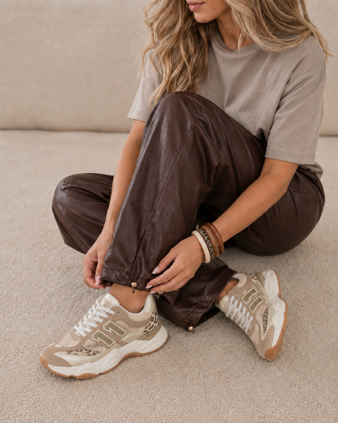 Nik Gold Sneaker